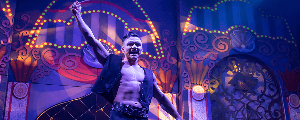 Show de Moulin Rouge en Club Solaris Cancun