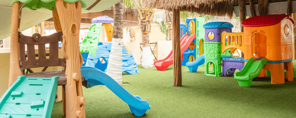 Juegos para los niños en el Miniclub de los Resorts Solaris